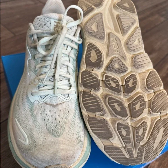 Hoka Clifton 10 Seafoam size 9.5B - Picture 4 of 4